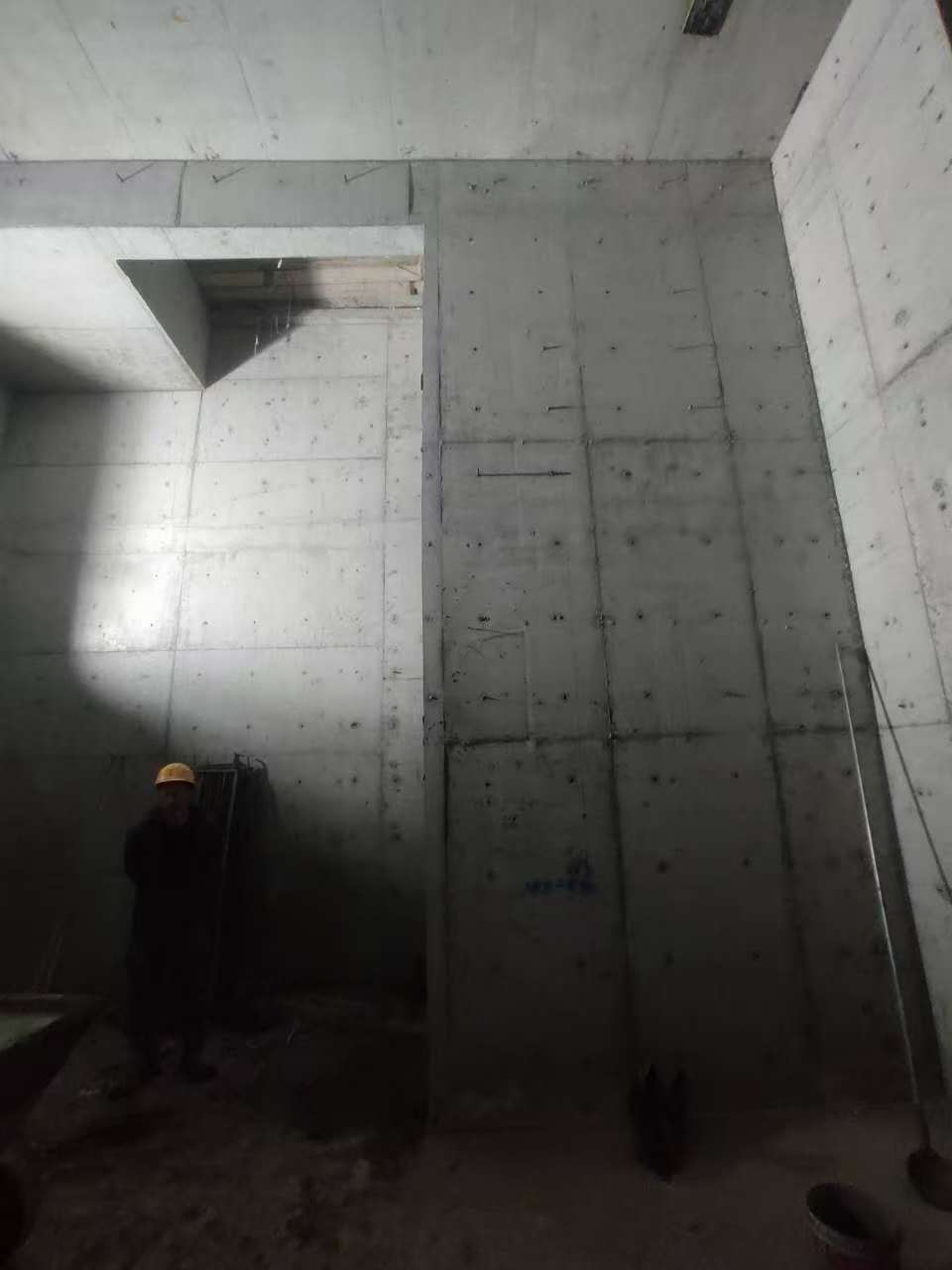 西区墙上开槽钢筋断了有影响吗